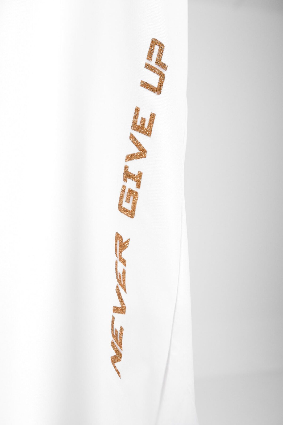 T-SHIRT "NEVER GIVE UP!" - Image 4